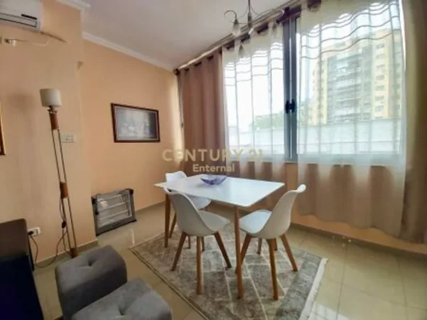 Tirane, jepet me qera apartament 1+1 Kati 3, 80 m² 700 € (garda)