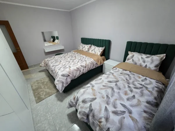 Tirane, jepet me qera apartament 1+1 Kati 2, 56 m² 550 € (PRANE RESTORANTIT PIRRO MANI)