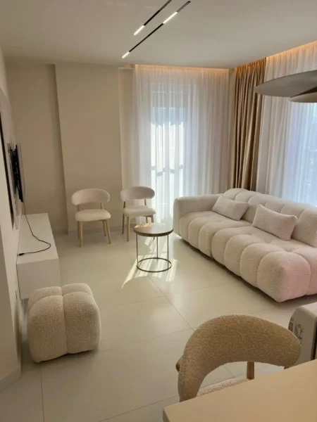 Tirane, jepet me qera apartament 1+1 Kati 8, 72 m² 650 € (Rruga Jordan Misja)