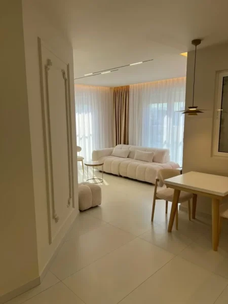Tirane, jepet me qera apartament 1+1 Kati 8, 72 m² 650 € (Rruga Jordan Misja)