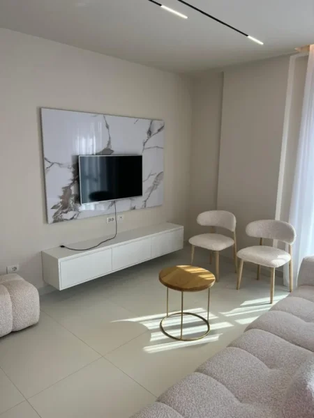 Tirane, jepet me qera apartament 1+1 Kati 8, 72 m² 650 € (Rruga Jordan Misja)