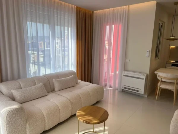 Tirane, jepet me qera apartament 1+1 Kati 8, 72 m² 650 € (Rruga Jordan Misja)