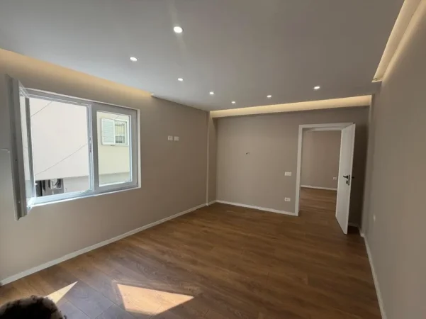 Tirane, shitet apartament 1+1+Ballkon Kati 2, 39 m² 134.000 € (Mine Peza)