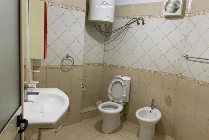 Tirane, jepet me qera apartament 1+1 Kati 3, 70 m² 370 € (Rruga Muhamet Deliu)
