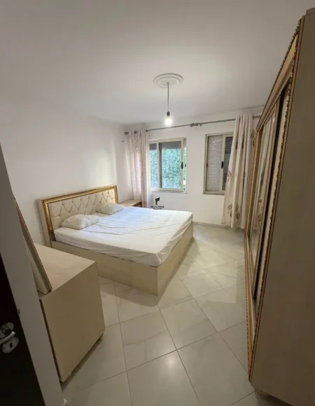 Tirane, jepet me qera apartament 2+1 Kati 3, 116 m² 500 € (YZBERISHT)