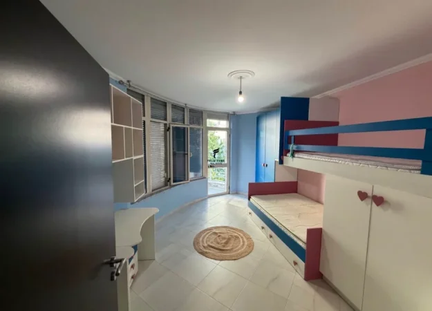 Tirane, jepet me qera apartament 2+1 Kati 3, 116 m² 500 € (YZBERISHT)