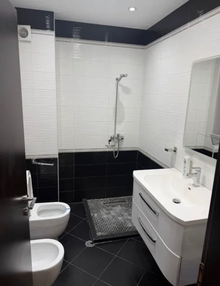 Tirane, jepet me qera apartament 2+1 Kati 3, 116 m² 500 € (YZBERISHT)