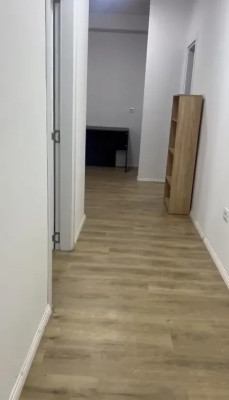 Tirane, jepet me qera ambjent biznesi Kati 5, 65 m² 600 € (Bulevardi i Ri)