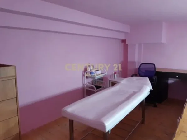 Tirane, jepet me qera dyqan Kati 0, 34 m² 350 € (Astiri)