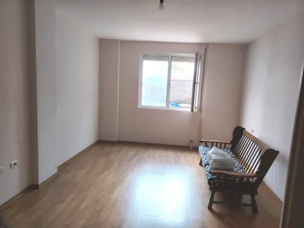 Shkoder, shitet apartament 1+1+Aneks+Ballkon Kati 2, 81 m² 120.000 € (Te Teatri Migjeni)