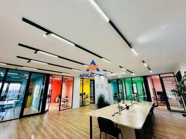 Tirane, jepet me qera ambjent biznesi Kati 4, 220 m² 1.700 € 