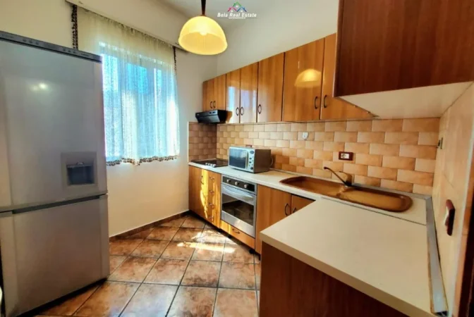 Tirane, jepet me qera Vile 2+1 Kati 2, 97 m² 620 € (Rruga e Durresit)