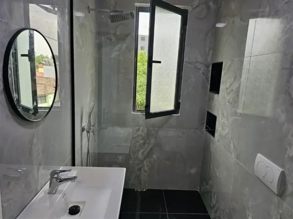 Tirane, jepet me qera apartament 2+1 Kati 3, 80 m² 550 € (RRUGA E DIBRES)