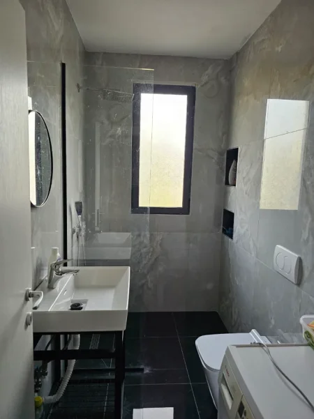 Tirane, jepet me qera apartament 2+1 Kati 3, 90 m² 570 € (rruga e dibres)