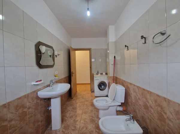 Tirane, jepet me qera apartament 2+1 Kati 8, 80 m² 580 € (21 dhjetori)