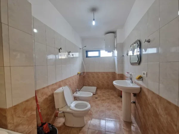Tirane, jepet me qera apartament 2+1 Kati 8, 80 m² 580 € (21 dhjetori)