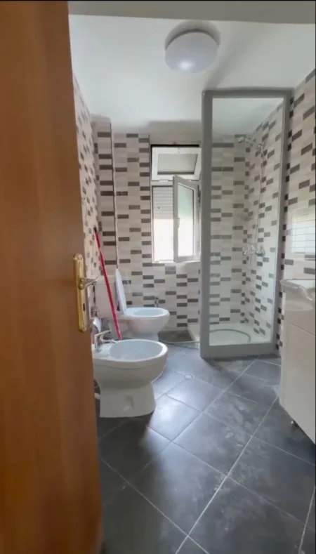 Tirane, shitet apartament 2+1 , 68 m² 160.000 € 