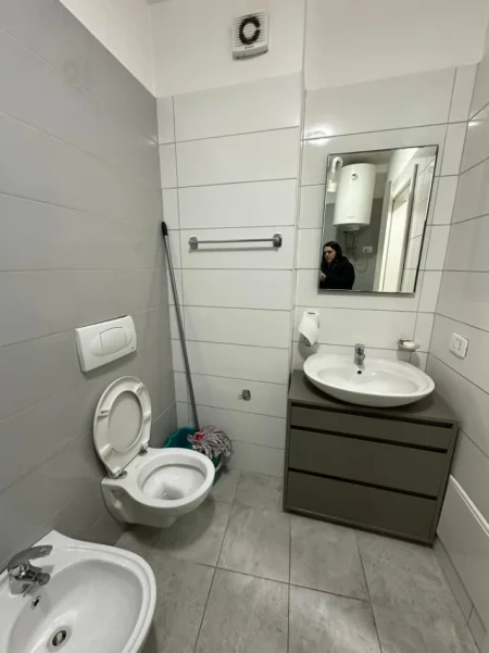 Tirane, shitet nga Pronari, pa-komision apartament 1+1+Ballkon Kati 4, 64 m² 170.000 € (Kompleksi Kontakt/Magnet)
