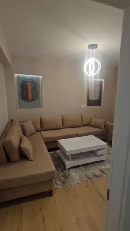 Tirane, jepet me qera apartament 2+1 Kati 4, 950 € 