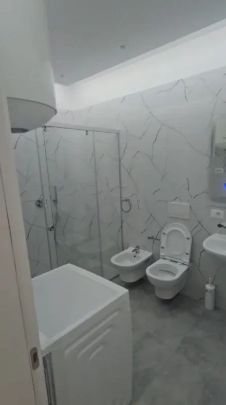 Tirane, jepet me qera apartament 2+1 Kati 4, 950 € 