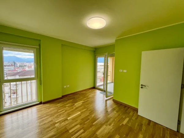 Tirane, shitet apartament 3+1+Ballkon Kati 4, 130 m² 245.000 € (Selite)