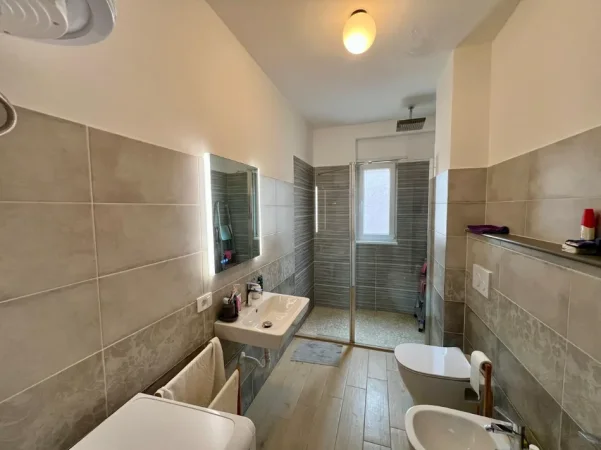 Tirane, shitet apartament 3+1+Ballkon Kati 4, 130 m² 245.000 € (Selite)