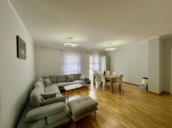 Tirane, shitet apartament 3+1+Ballkon Kati 4, 130 m² 245.000 € (Selite)