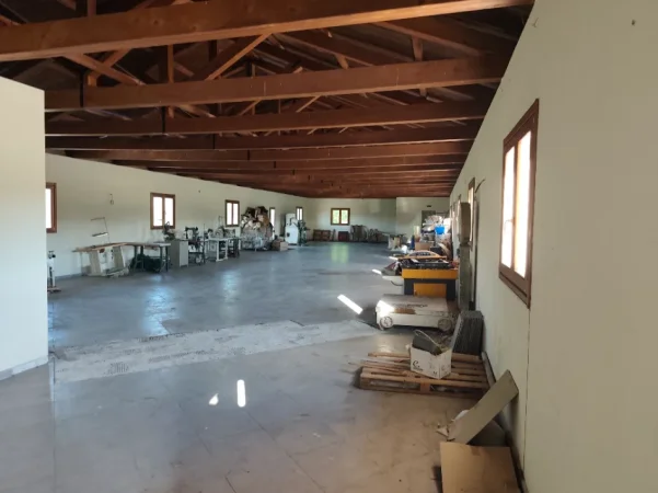 Shkoder, shitet ambjent biznesi Kati 3, 6.500 m² 700.000 € 