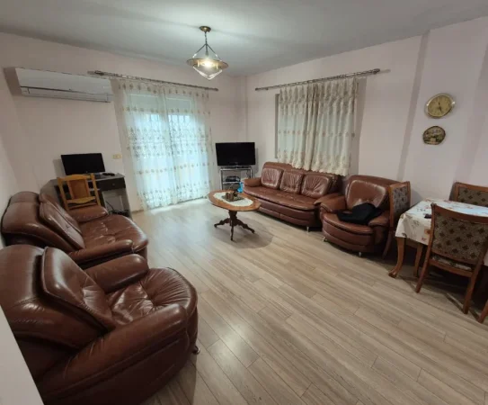 Tirane, jepet me qera apartament 2+1+Ballkon , 104 m² 600 € 