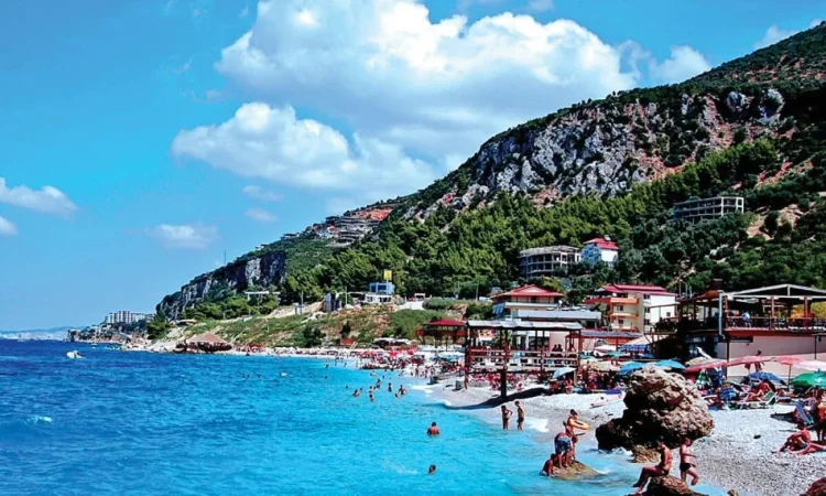 Vlore, shitet garsonier 1+1 , 38 m² 90.000 € (Plazhi Jonufres)