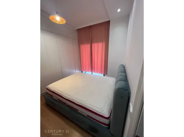 Tirane, jepet me qera apartament 1+1+Ballkon Kati 8, 75 m² 500 € (astir)