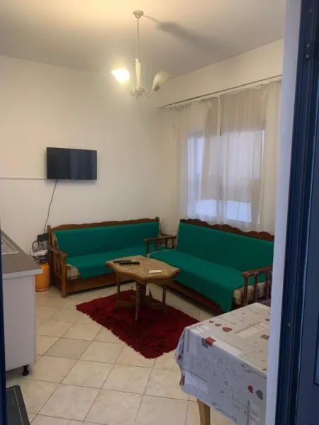 Tirane, jepet me qera apartament 1+1 Kati 1, 70 m² 300 € (Shkoze)