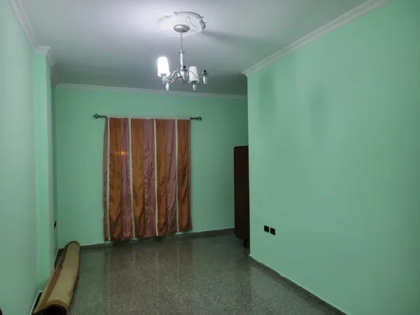 Tirane, jepet me qera apartament 2+1 Kati 1, 102 m² 400 € (Shkoze)