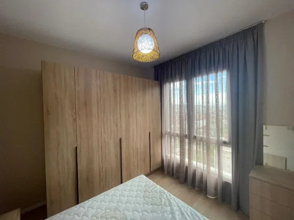 Tirane, jepet me qera apartament 1+1+Ballkon Kati 7, 75 m² 500 € (RRUGA 5 MAJI)