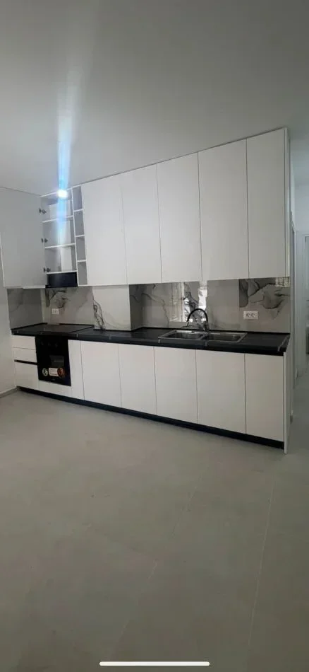 Tirane, jepet me qera apartament 2+1+Ballkon Kati 1, 115 m² 650 € (LAPRAKE)