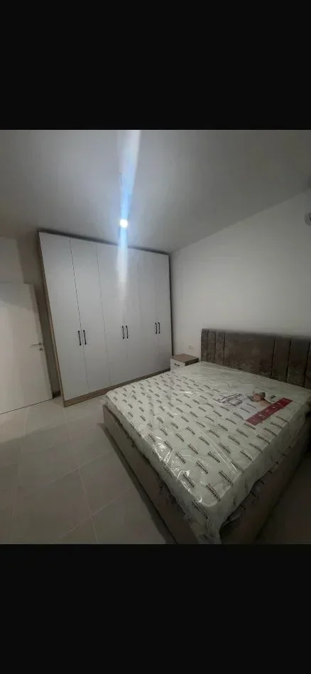 Tirane, jepet me qera apartament 2+1+Ballkon Kati 1, 115 m² 650 € (LAPRAKE)