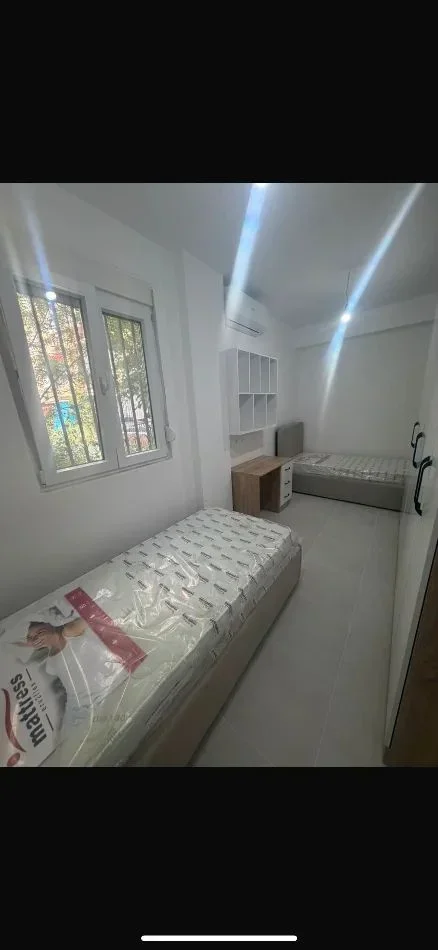 Tirane, jepet me qera apartament 2+1+Ballkon Kati 1, 115 m² 650 € (LAPRAKE)