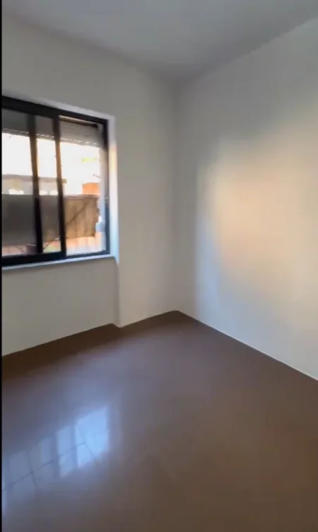Tirane, jepet me qera ambjent biznesi , 73 m² 1.500 € 