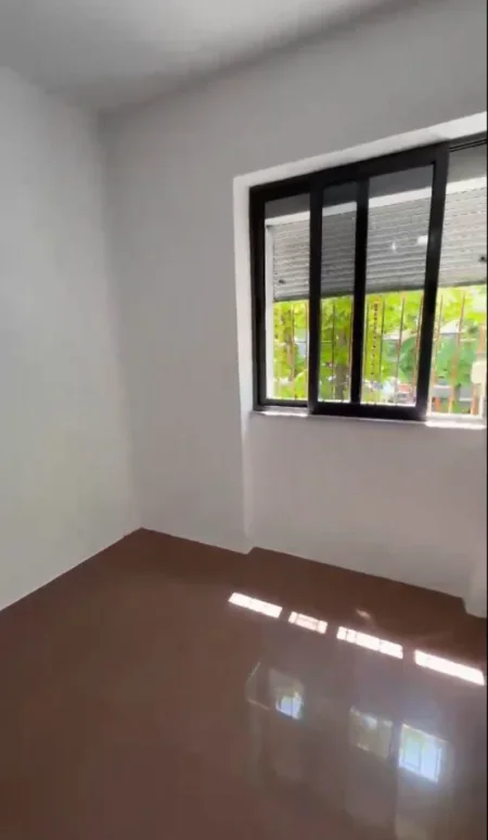 Tirane, jepet me qera ambjent biznesi , 73 m² 1.500 € 