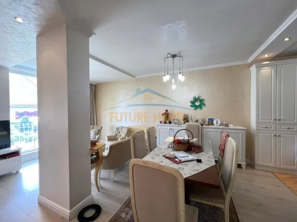 Tirane, jepet me qera apartament 2+1 Kati 10, 125 m² 1.500 € (Blloku)