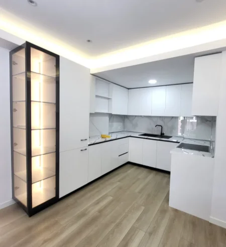 Tirane, jepet me qera apartament 2+1+Ballkon , 120 m² 1.000 € 