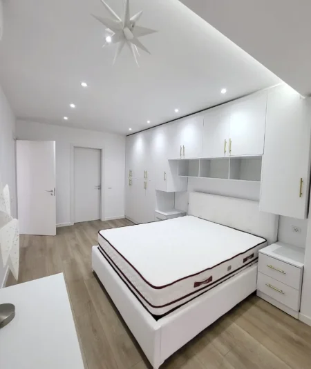 Tirane, jepet me qera apartament 2+1+Ballkon , 120 m² 1.000 € 
