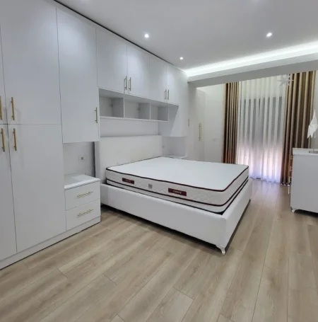 Tirane, jepet me qera apartament 2+1+Ballkon , 120 m² 1.000 € 