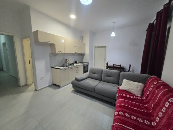 Apartament 1+1 i mobiluar Kompleksi Mangalem 21 Ali Demi 30.000leke (Rruga Pasho Hysa)