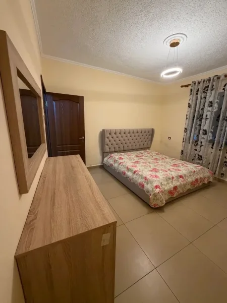 Tirane, jepet me qera apartament 2+1+Ballkon Kati 1, 110 m² 500 € (JORDAN MISJA)
