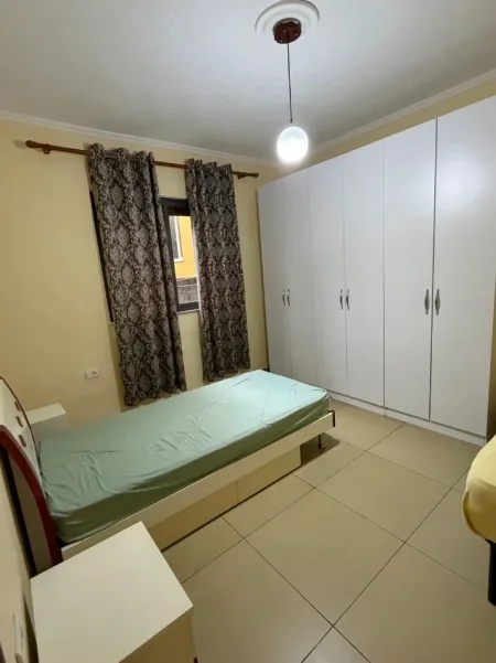 Tirane, jepet me qera apartament 2+1+Ballkon Kati 1, 110 m² 500 € (JORDAN MISJA)
