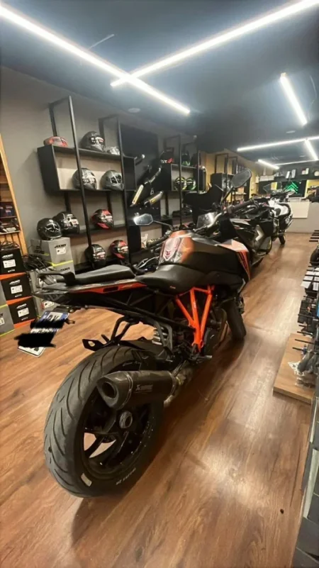 Tirane, shitet motor sportiv KTM , e zeze 21 km 15.000 €
