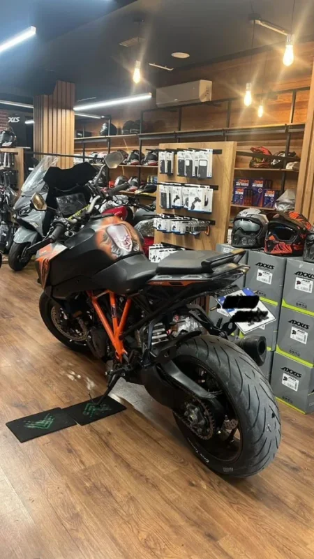 Tirane, shitet motor sportiv KTM , e zeze 21 km 15.000 €