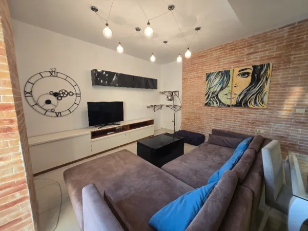 Te Selvia, Jap me qera apartament 1+1 totalisht i mobiluar. 60.000leke . 10 min nga qendra