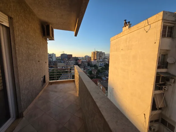 Te Selvia, Jap me qera apartament 1+1 totalisht i mobiluar. 60.000leke . 10 min nga qendra